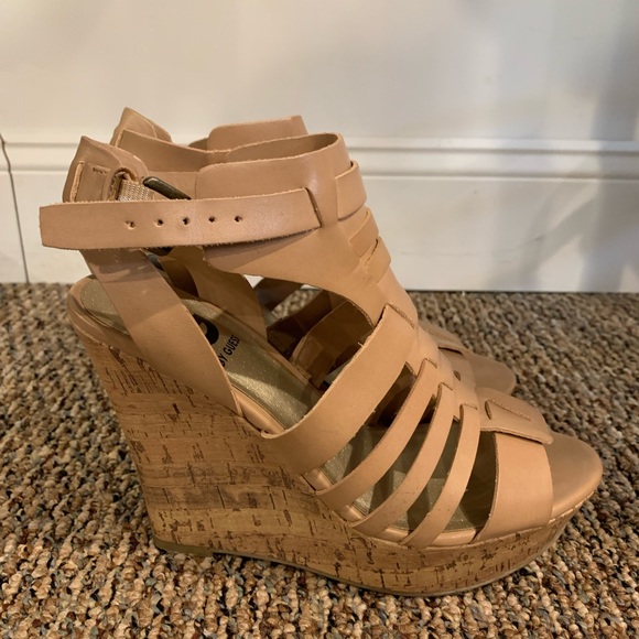 Nude wedge heels - Picture 1 of 5